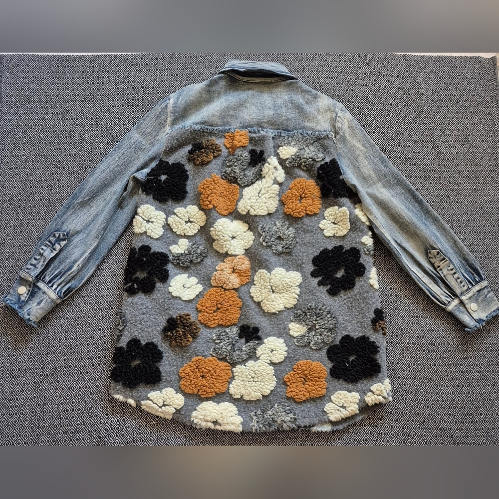 Donna White Coats Denim Shacket With Plush Floral Design Size Small - Picture 8 of 11